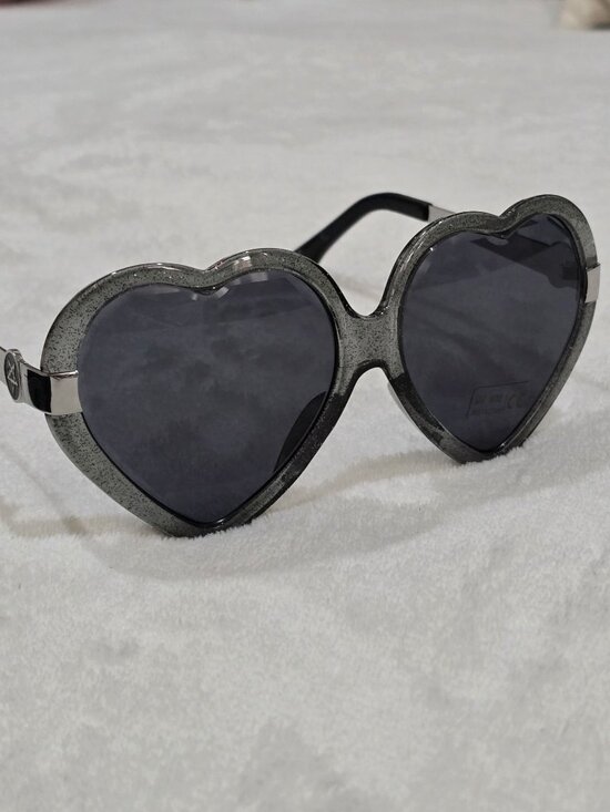 Killstar ✦ Disco Enfer Sunglasses ✦ Black Glitter Heart Frame w/ Pentagram Arms main image 6